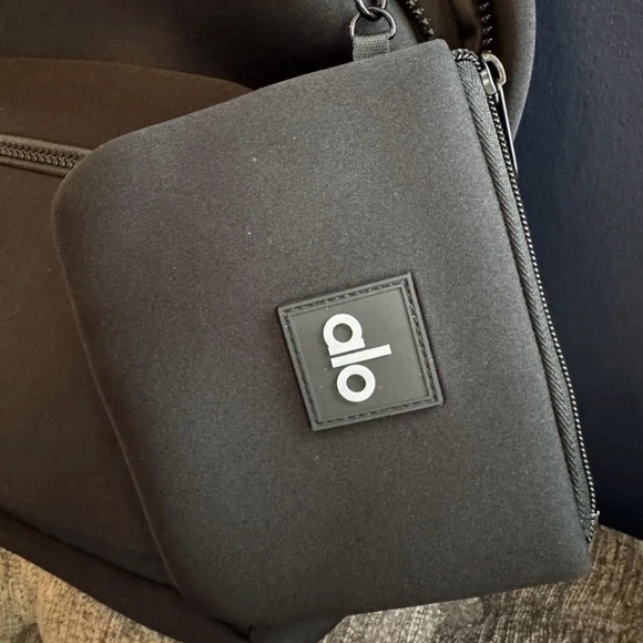 ALO Yoga Classic Black Backpack with Detachable Pouch - Picture 3 of 5